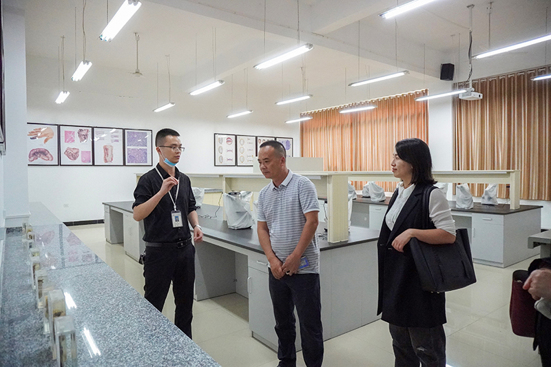 黎平县人民政府副县长邰光金率队到beat365中国官方网站实地考察(图1)