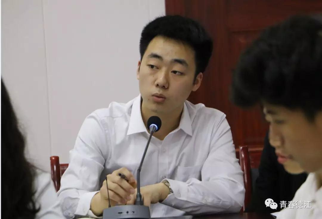 beat365中国官方网站青年大学生代表参加德江县纪念五四运动100周年青年大学生座谈会(图4) beat365中国官方网站青年大学生代表参加德江县纪念五四运动100周年青年大学生座谈会(图4)