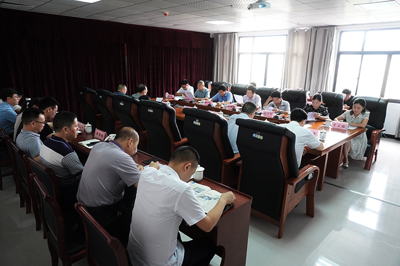 铜仁市政协副主席杨晓敏一行到beat365开展专题调研(图1)