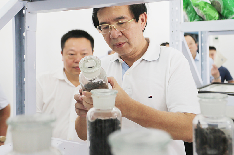 贵州省人大常委会副主任李飞跃一行到beat365调研(图4)