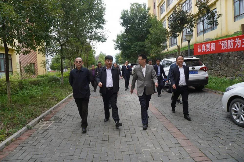 铜仁市委常委、组织部部长赵继红一行到beat365调研党建工作(图1)