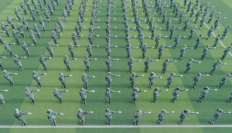 beat365中国官方网站举行2020级新生军训结训暨开学典礼(图15)