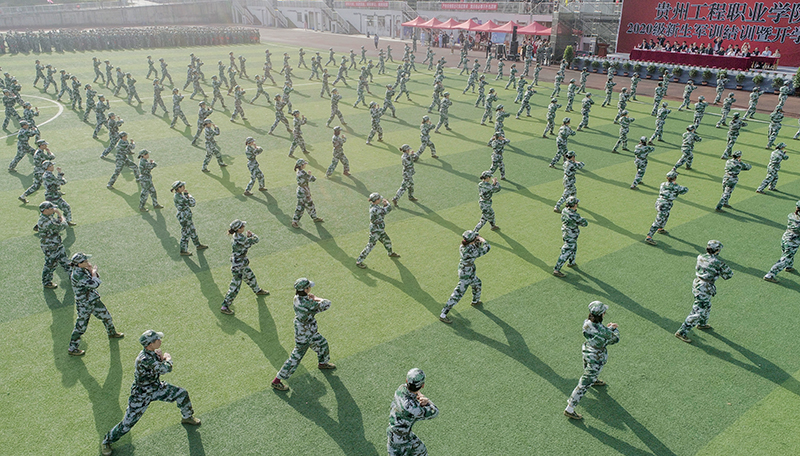 beat365中国官方网站举行2020级新生军训结训暨开学典礼(图16)