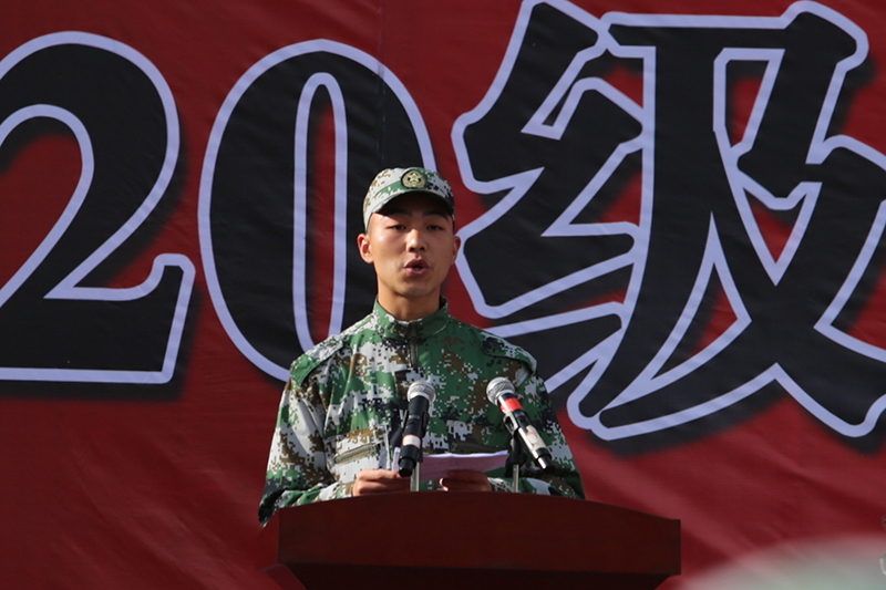 beat365中国官方网站举行2020级新生军训结训暨开学典礼(图11)