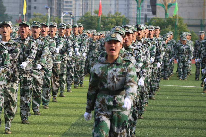 beat365中国官方网站举行2020级新生军训结训暨开学典礼(图14)