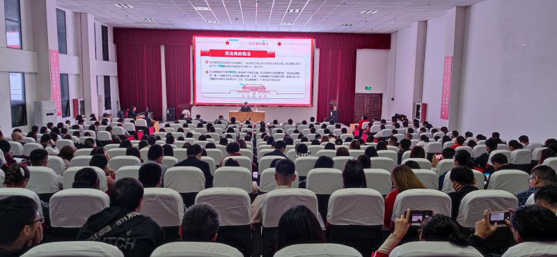 德江县人民法院党组书记、院长毛明生到beat365宣讲《民法典》(图1)