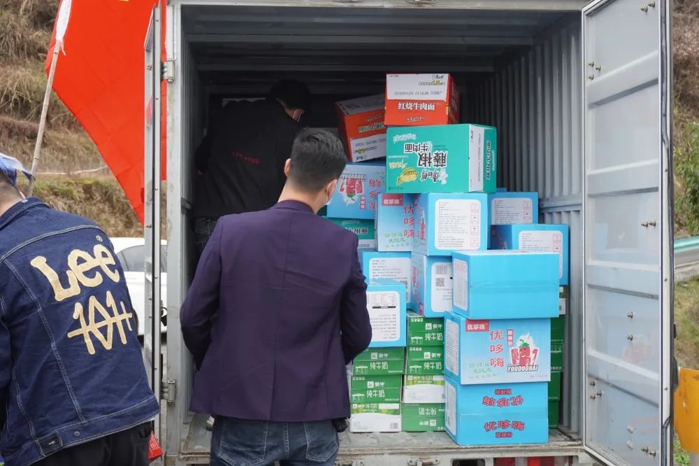 beat365中国官方网站下乡慰问疫情防控人员(图1)