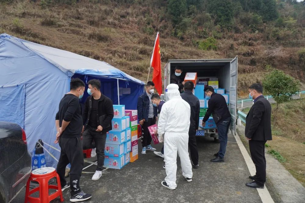 beat365中国官方网站下乡慰问疫情防控人员(图2)