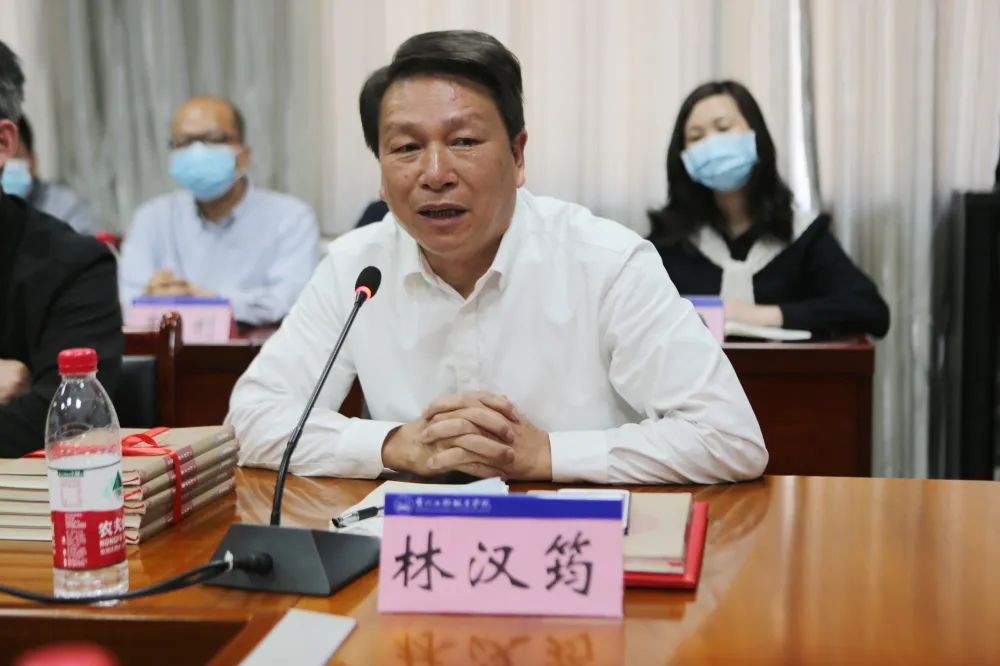 历史文化散文《岭南读碑记》新书研讨会在beat365中国官方网站举行(图4)