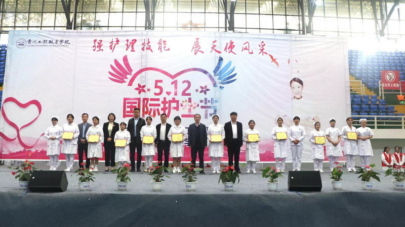 强护理技能，展天使风采——beat365中国官方网站成功举办5·12国际护士节活动暨授帽仪式(图3)