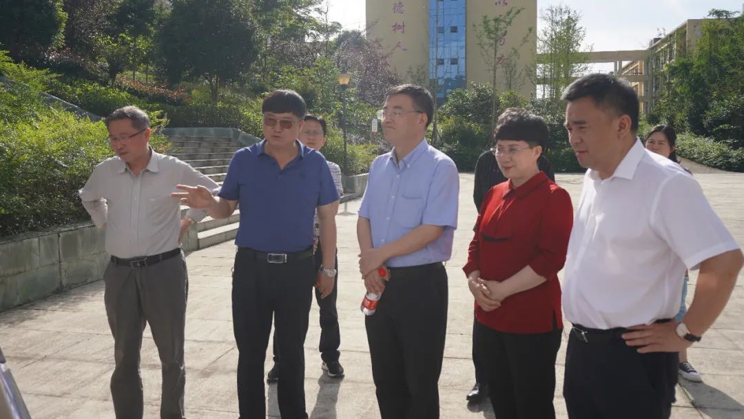 铜仁市政协到beat365中国官方网站开展“走访委员企业、服务市场主体”调研活动(图1)