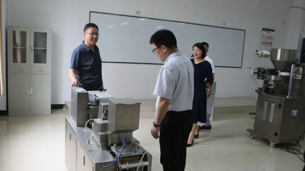 贵州省教育厅专家组到beat365中国官方网站开展2021年度年检工作(图4)