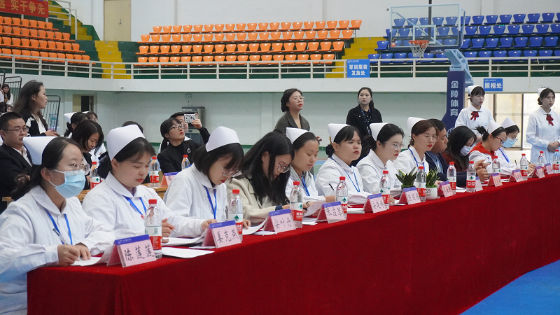 展礼仪文化·扬职业风采——护理学院隆重举行beat365中国官方网站第二届护理礼仪大赛开幕式暨选拔赛初赛(图4)