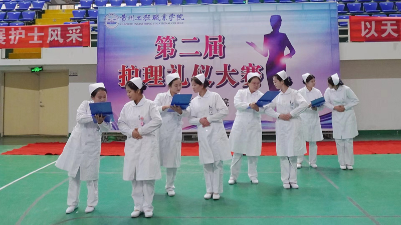 展礼仪文化·扬职业风采——护理学院隆重举行beat365中国官方网站第二届护理礼仪大赛开幕式暨选拔赛初赛(图7)