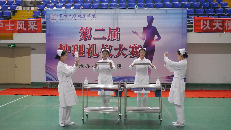 展礼仪文化·扬职业风采——护理学院隆重举行beat365中国官方网站第二届护理礼仪大赛开幕式暨选拔赛初赛(图8)