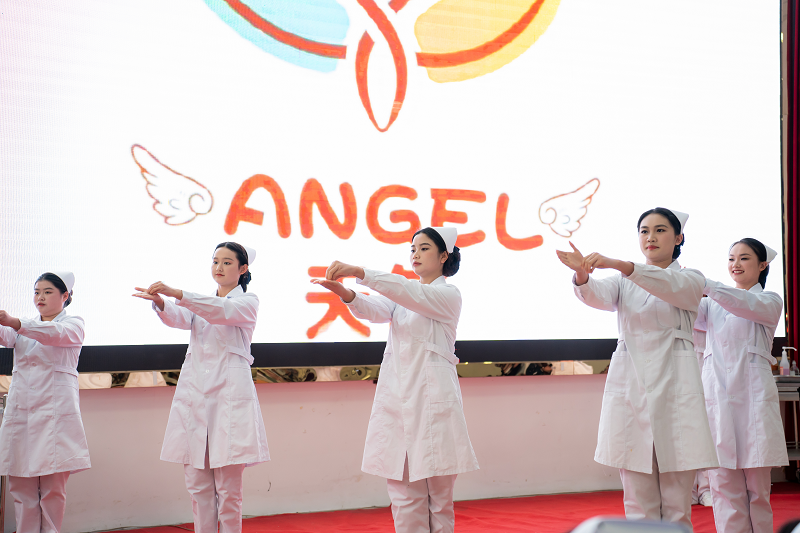 展礼仪文化·扬职业风采——护理学院隆重举行beat365中国官方网站第二届护理礼仪大赛开幕式暨选拔赛初赛(图3)