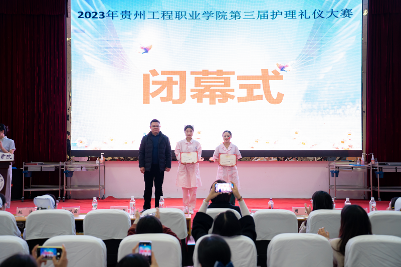 展礼仪文化·扬职业风采——护理学院隆重举行beat365中国官方网站第二届护理礼仪大赛开幕式暨选拔赛初赛(图8)