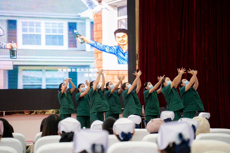 展礼仪文化·扬职业风采——护理学院隆重举行beat365中国官方网站第二届护理礼仪大赛开幕式暨选拔赛初赛(图10)