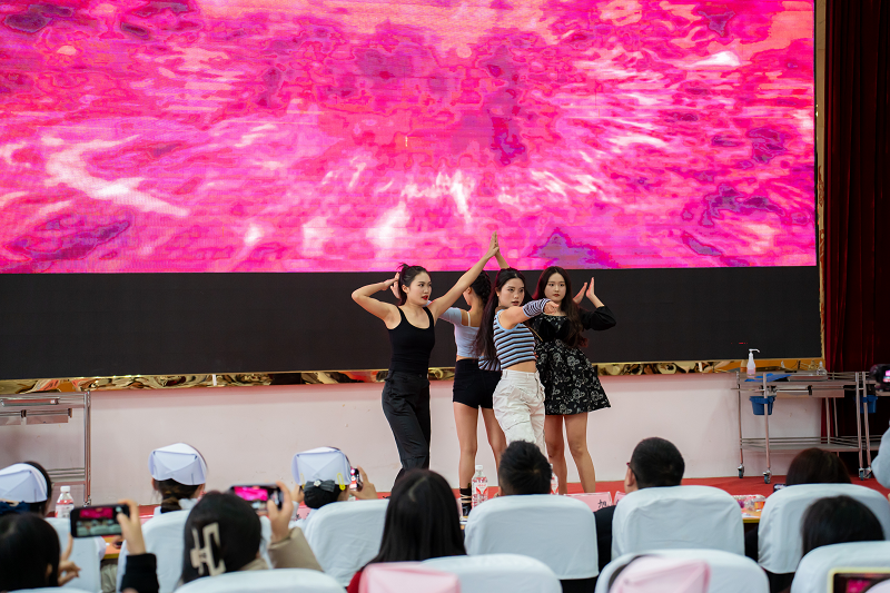 展礼仪文化·扬职业风采——护理学院隆重举行beat365中国官方网站第二届护理礼仪大赛开幕式暨选拔赛初赛(图11)