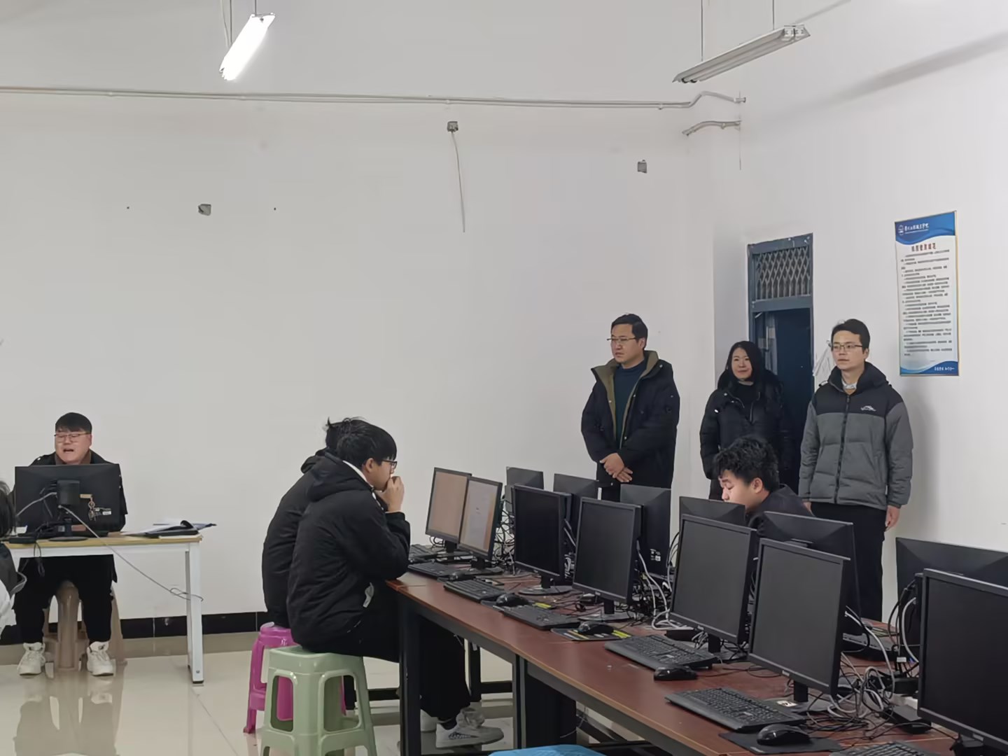 教学督查促提升,砥砺前行谱新篇--beat365开展首日行课教学督查(图1)