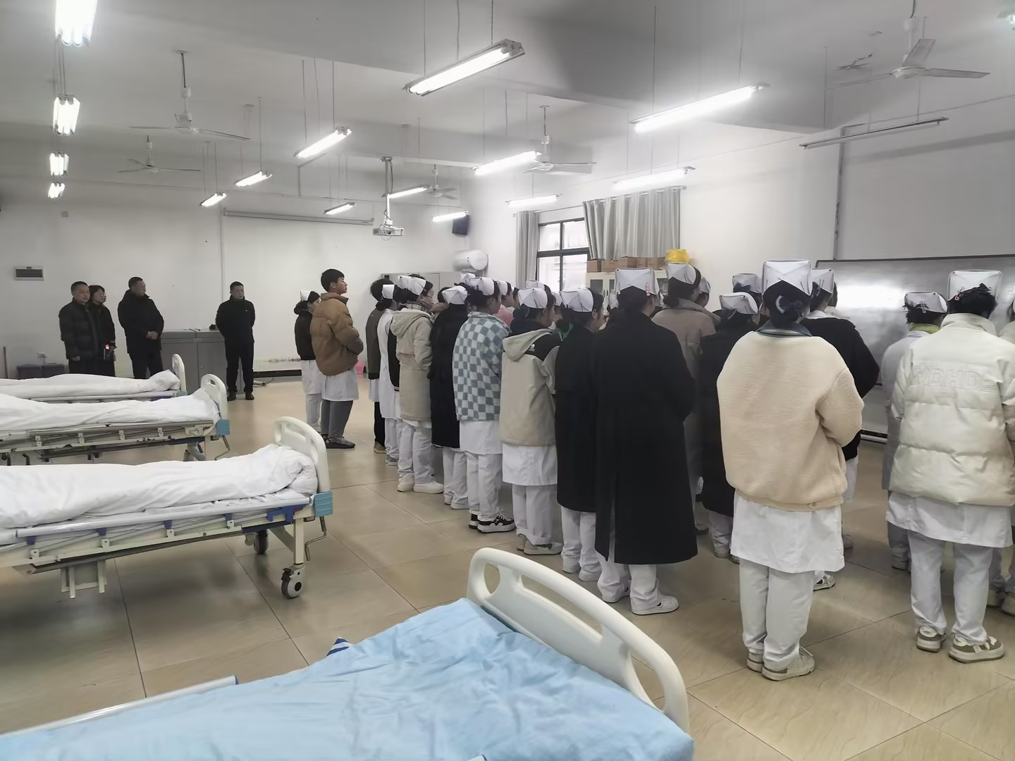 教学督查促提升,砥砺前行谱新篇--beat365开展首日行课教学督查(图2)