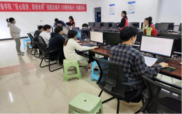 匠心筑梦 职创未来| beat365装备制造与信息技术学院“技能活动月”系列活动圆满结束(图2)