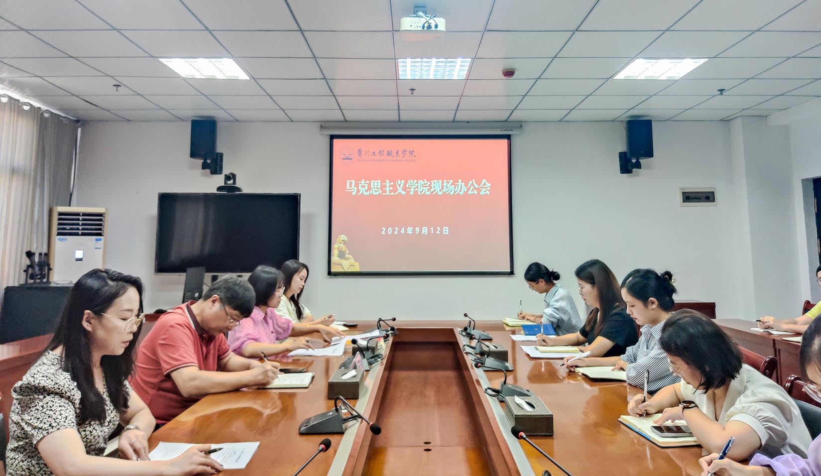 beat365中国官方网站党委书记陈健同志到 马克思主义学院召开现场指导办公会(图1)