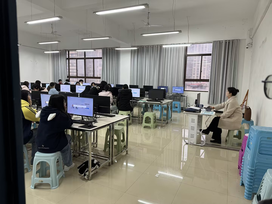 人工智能与信息工程学院2024年-2025年第二学期开学第一课督查简报(图1)