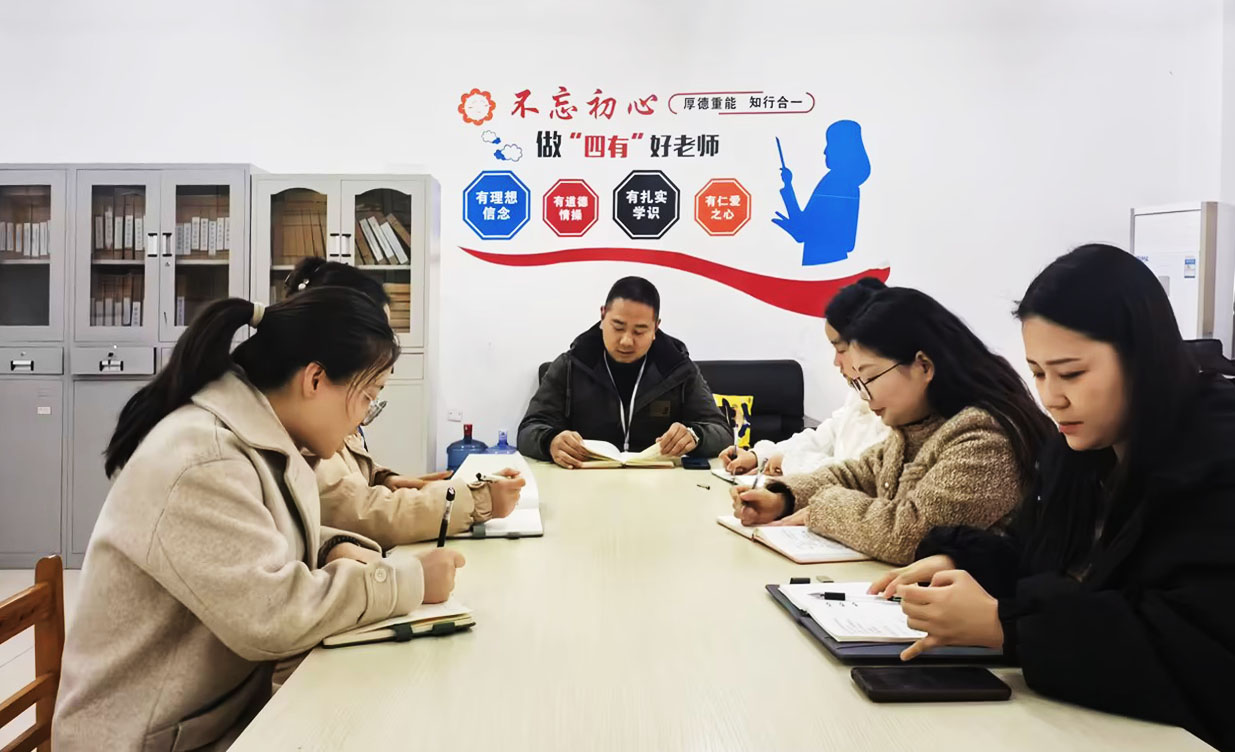 聚力德育新征程，筑牢安全防护网 建筑工程学院召开辅导员工作例会暨学生安全稳定工作专题会(图1)