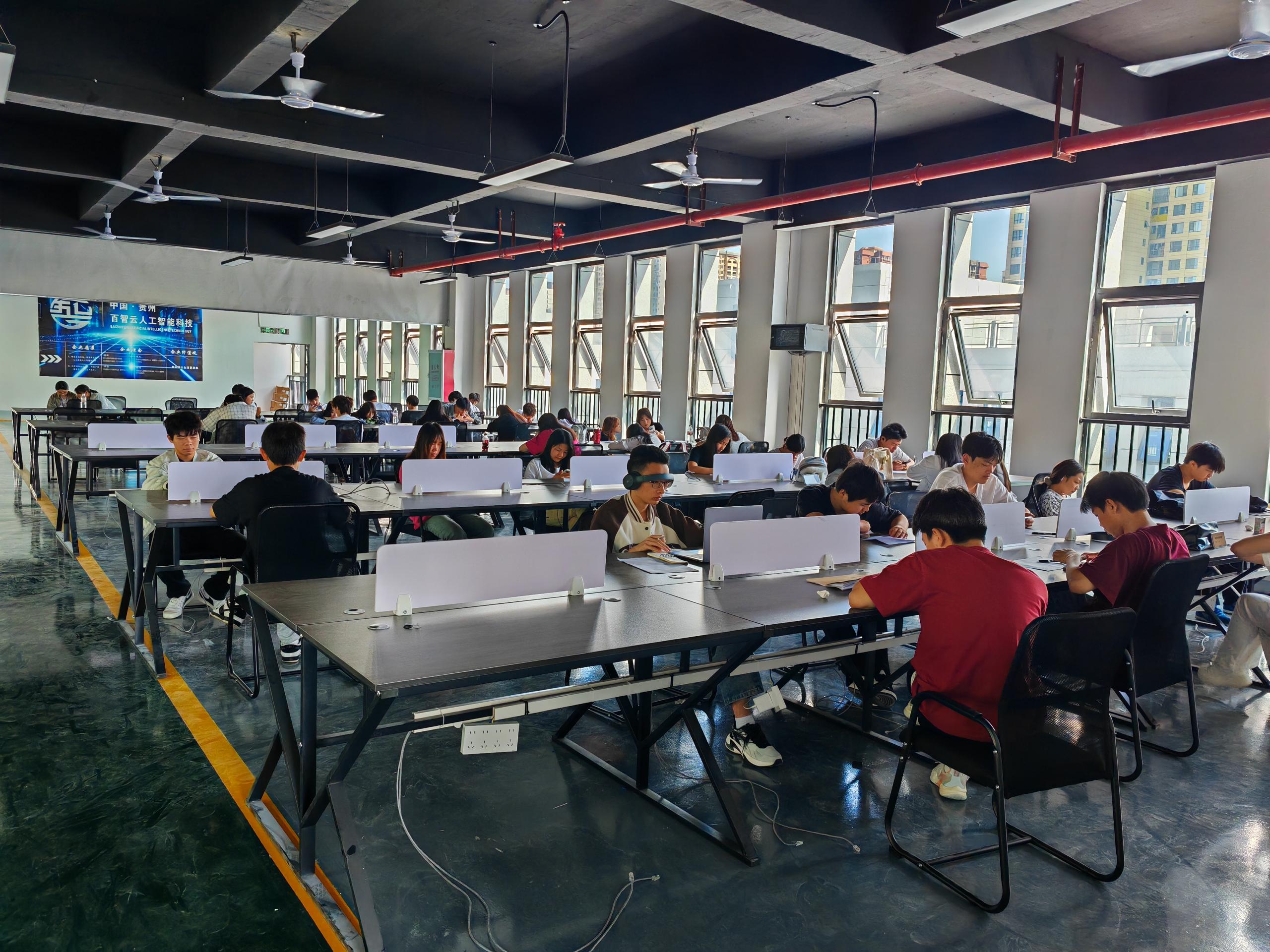 从“畏难观望”到“主动突围”——产教融合实训谱写职教改革新篇章(图2)