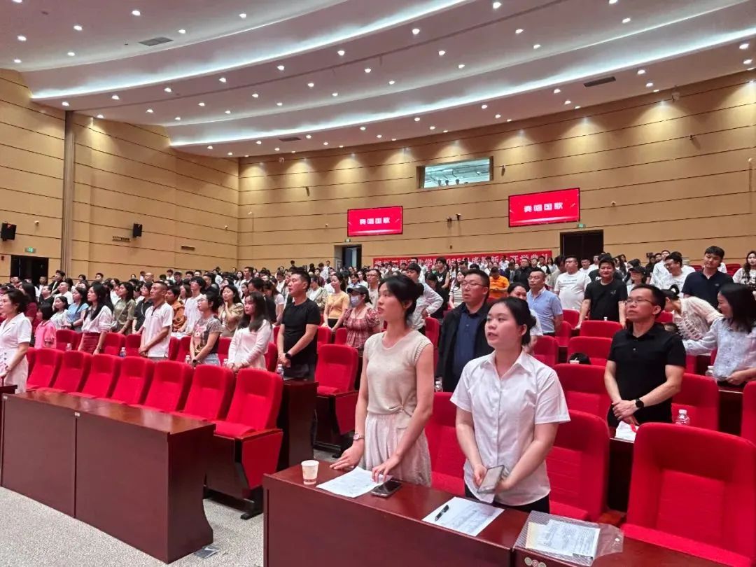 beat365中国官方网站成人高等教育2025级新生开学典礼圆满举行(图2)