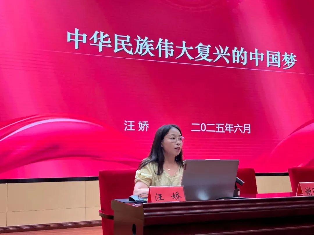 beat365中国官方网站成人高等教育2025级新生开学典礼圆满举行(图9)