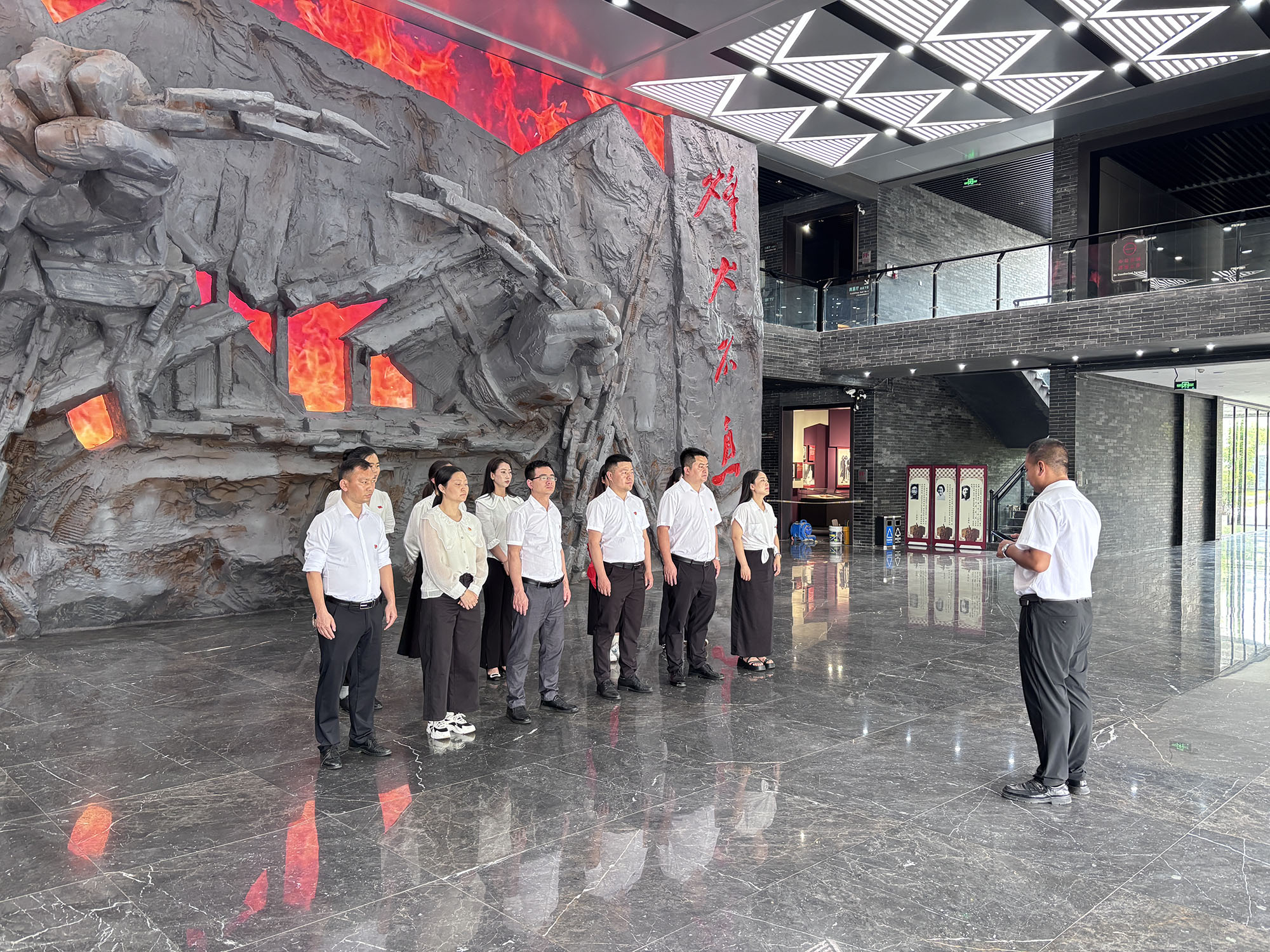 缅怀先烈守初心 传承精神担使命 建筑工程学院党总支赴息烽集中营开展 主题党日活动(图4)