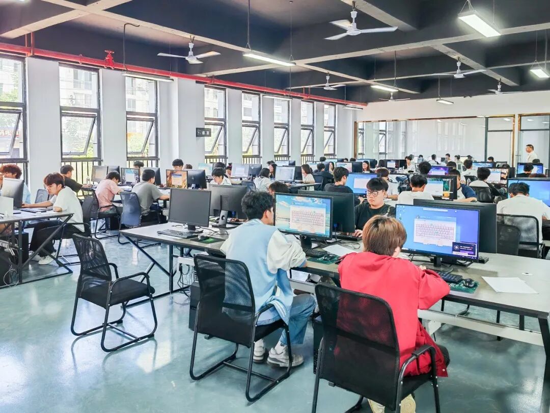 从“畏难观望”到“主动突围”——产教融合实训谱写职教改革新篇章(图1)