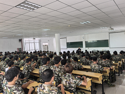 智能制造与汽车工程学院成功举行2025级高职新生专业介绍活动(图1)