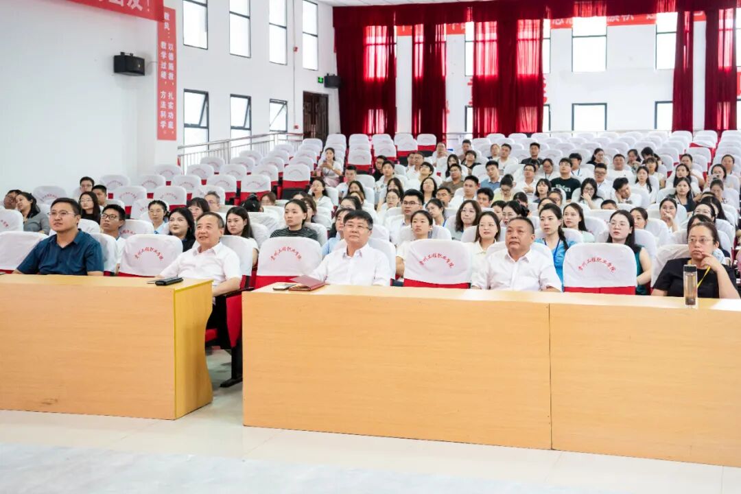 beat365中国官方网站集中收看纪念中国人民抗日战争暨世界反法西斯战争胜利80周年大会(图2)