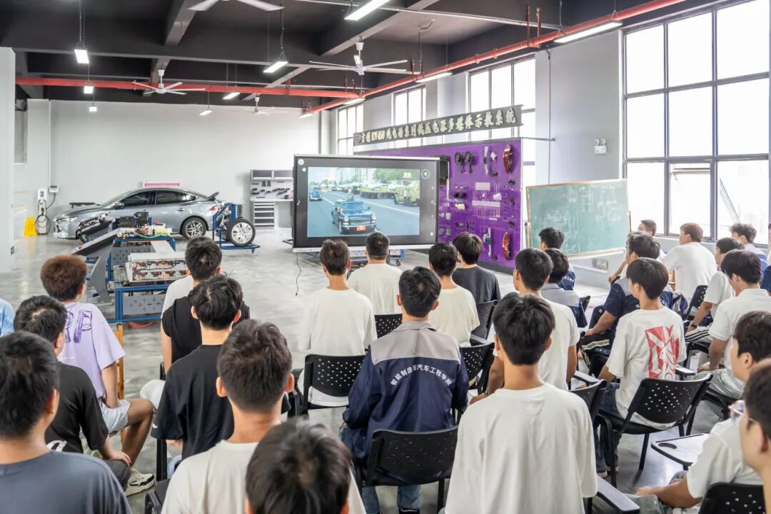 beat365中国官方网站集中收看纪念中国人民抗日战争暨世界反法西斯战争胜利80周年大会(图4)