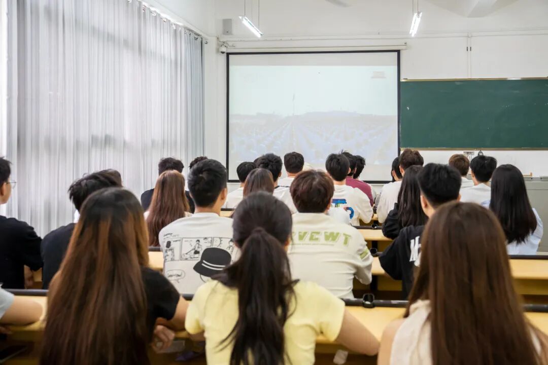 beat365中国官方网站集中收看纪念中国人民抗日战争暨世界反法西斯战争胜利80周年大会(图5)