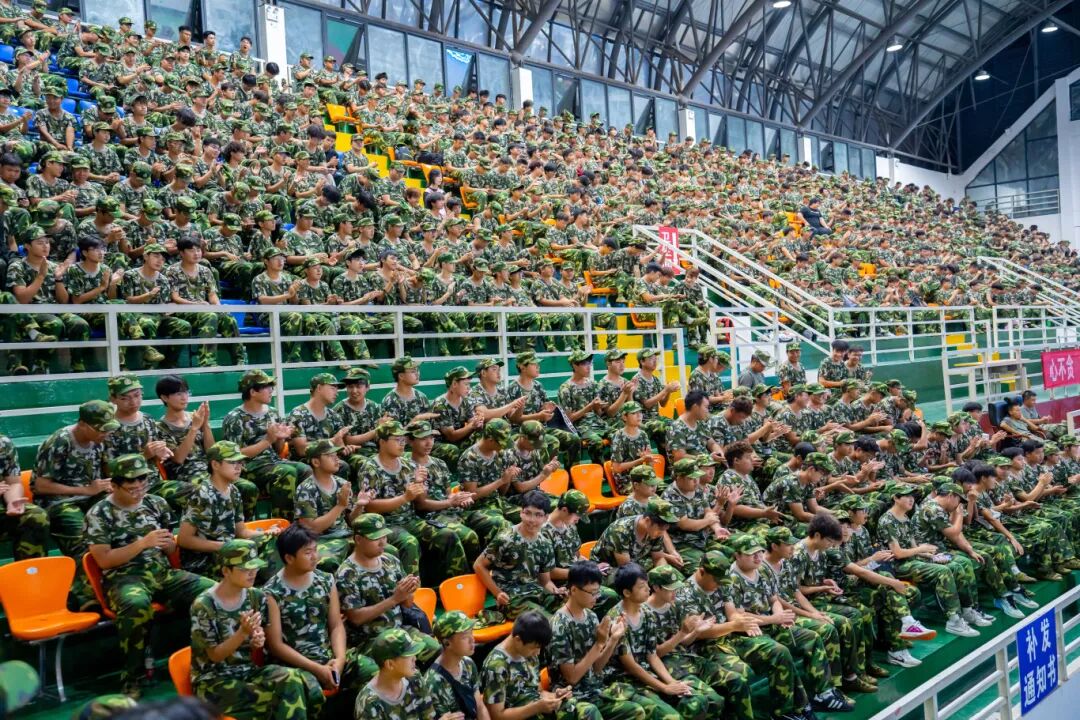 当军训集体生日会邂逅教师节，beat365这场双向奔赴太暖了(图2)