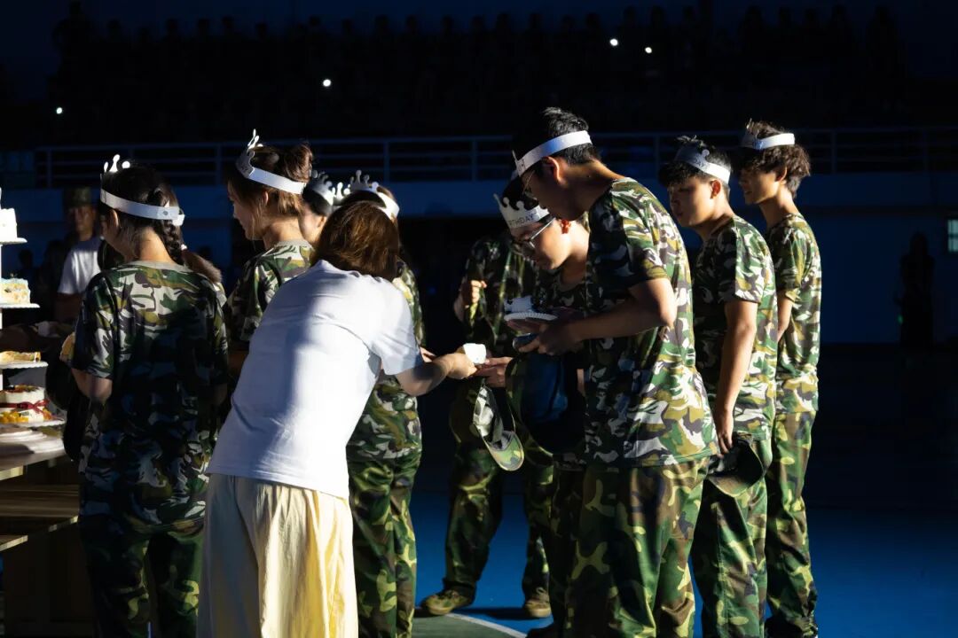 当军训集体生日会邂逅教师节，beat365这场双向奔赴太暖了(图6)