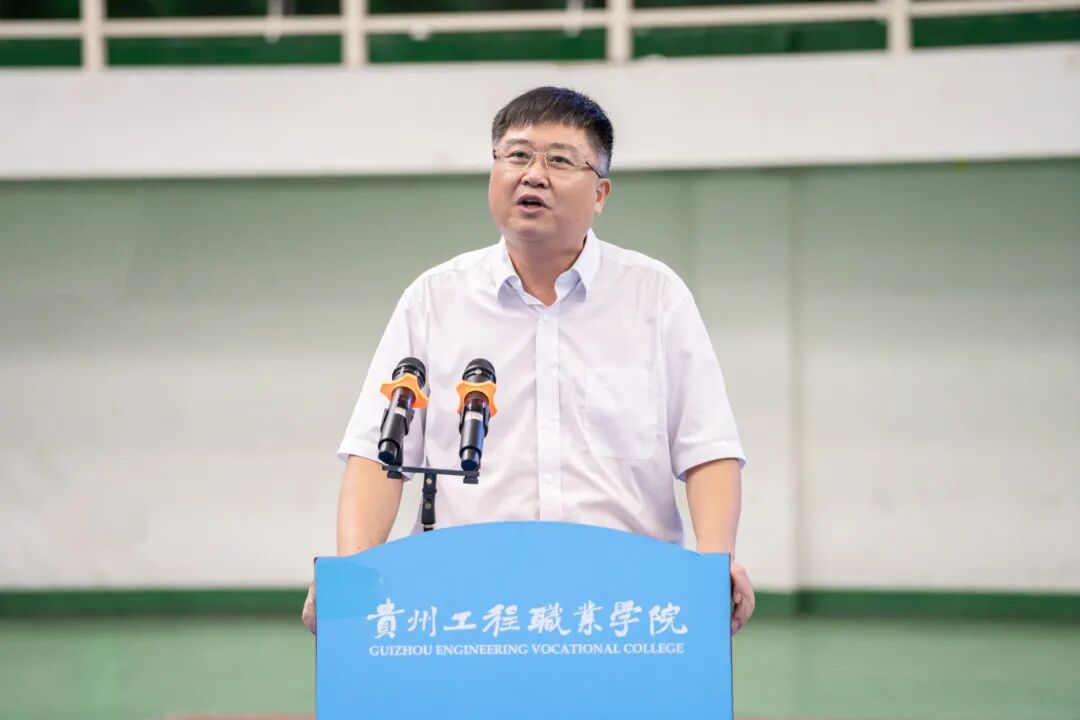 beat365举行2025级新生军训结训暨开学典礼(图2)