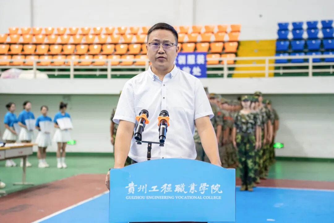 beat365举行2025级新生军训结训暨开学典礼(图5)