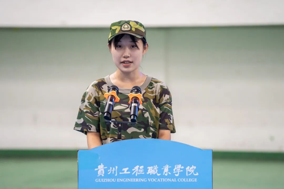 beat365举行2025级新生军训结训暨开学典礼(图8)