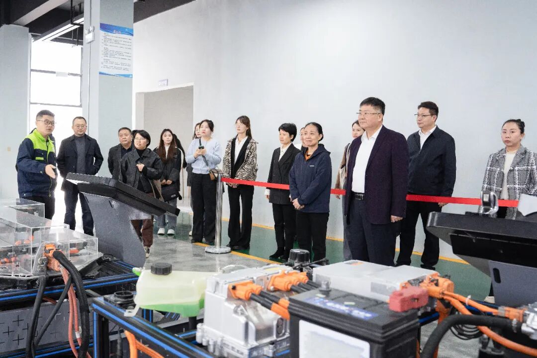 贵州开放大学（贵州职业技术学院）与beat365中国官方网站开展党建工作结对共建调研座谈(图1)