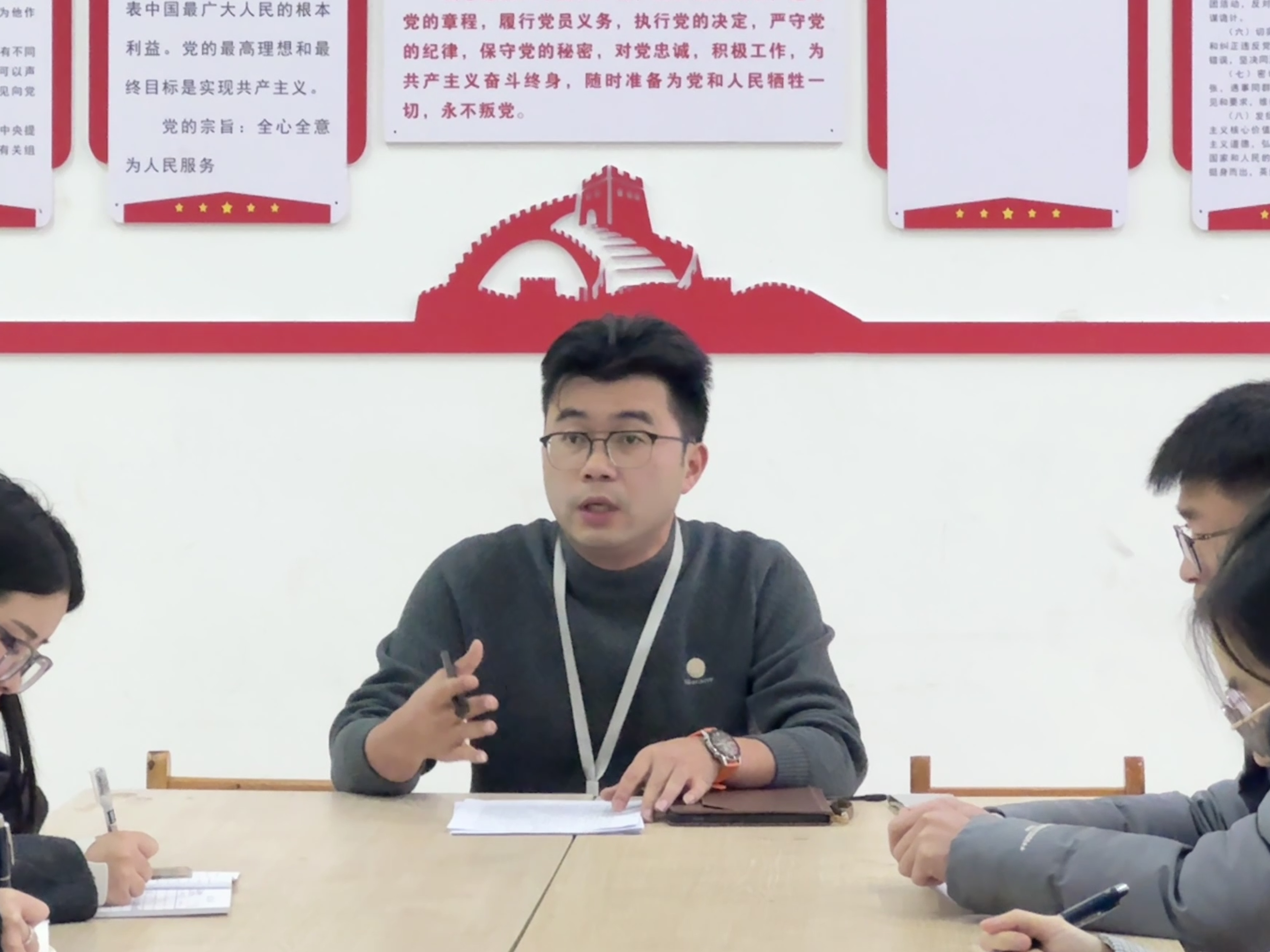 深学细悟全会精神·精耕细作思政课堂 ——beat365中国官方网站马克思主义学院专题学习贯彻党的二十届四中全会精神(图2)