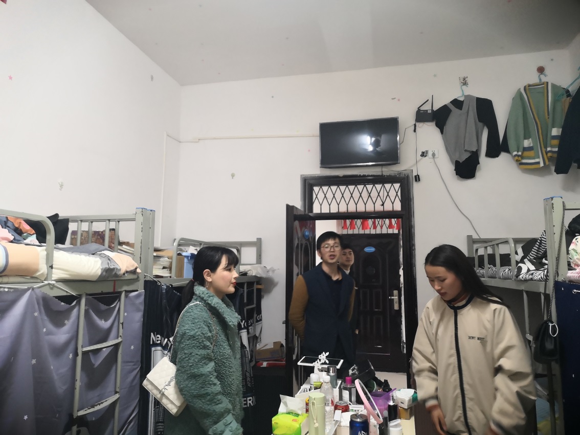 深入学生宿舍 保障学生安全(图1) 深入学生宿舍 保障学生安全(图1)