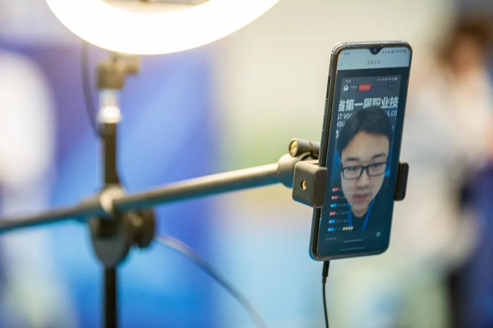 贵州省第一届职业技能大赛铜仁市选拔赛“网络直播营销”比赛在beat365中国官方网站拉开序幕(图12)